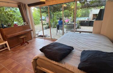 Studio with pool and quiet, non-shared garden, 1 lit double - Foto 9