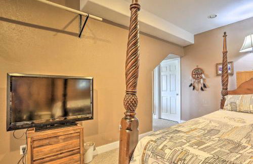 Cozy Black Hawk Retreat with Games and Patio - Foto 13