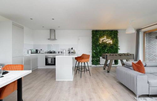 Luxury 2 bed, Central, Free Parking, Smart TV By Valore Property Services - Photo 11