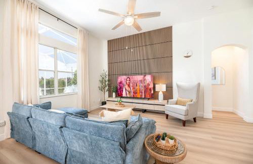 Stylish Retreat with Pool near The Parks - Foto 34