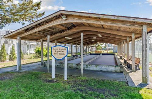 Beach Block Parking Modern Decor Porch - Foto 18