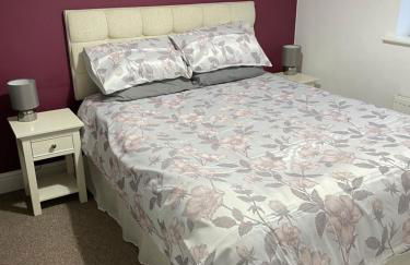 Stunning Large Detached Gloucester, 4 beds, 3 bedroom, 2 bathroom property, Nr Chelt, The Docks and Quays sleeps 6 - Photo 39