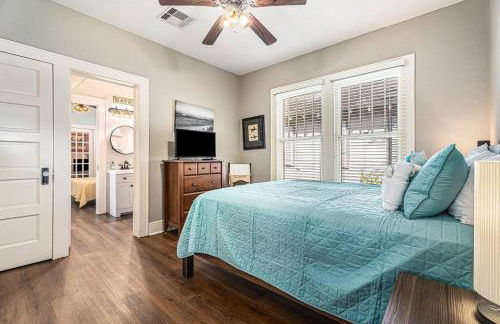 Beachy Bungalow! 2BD, King Bed - Foto 27