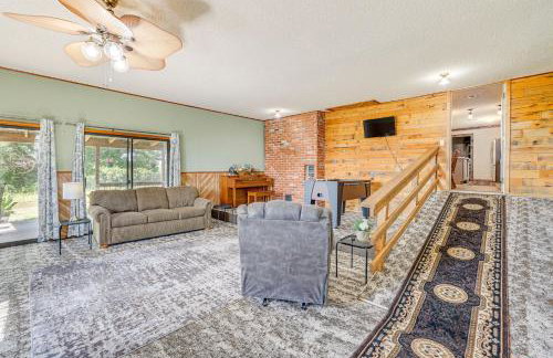 9 Mi to Grove: Home w/ Fire Pit in Southwest City - Foto 3