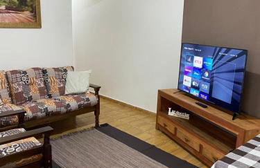 Casa aconchegante à 400m da Praia da Tartaruga - Ar condicionado - WIFI 450MB - Netflix - Cozinha Completa - Garagem - Foto 2