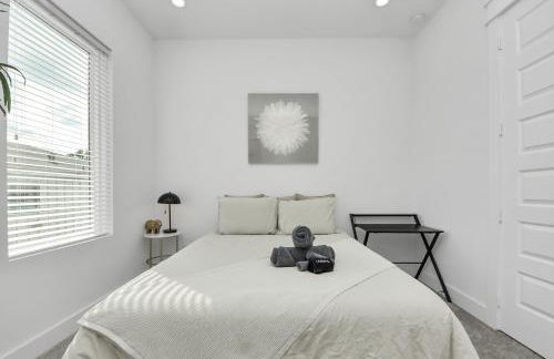 Stylish & Spacious 3BR Gem With Hot tub Near Downtown - Foto 32