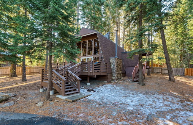 Lundy Bearden Serene Tahoe Retreat With Deck Fireplace and Forest Views - Foto 41