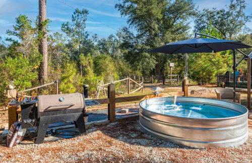 Cabin close to FL Caverns! Hot Tub, WI-FI, & Firepit - Foto 19