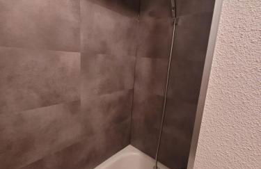 Le Flocon, Joli Cocon 4 pers avec Cheminée, LES ROUSSES, Draps inclus & Parking gratuit - Foto 9