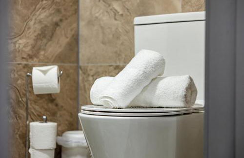 ROOMS NEAR ME - All amenities, private access entire place, kitchen & washroom, smart tv, parking nearby - Foto 43