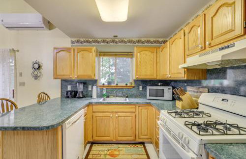 Private Hot Tub Lakefront Poconos Home! - Foto 8