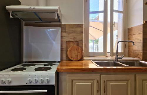 Alekos Cozy Stone 2BR Home Karya Center - Photo 8