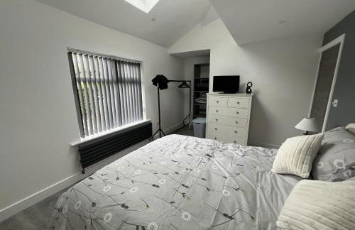 Whole house -Sleeps4-Parking-Garden-BikingHiking - Foto 18