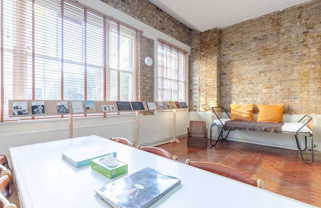 Tastefully Curated Mezzanine Studio Flat Hackney! - Foto 1