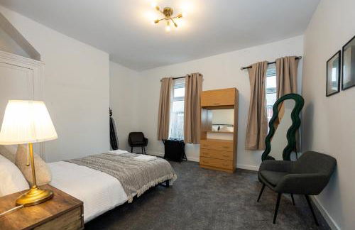 Modern 3BR House in Manchester, Ideal for Families, Sleeps 7 - Foto 10