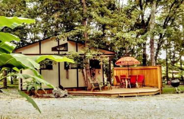 Cozy Wood Shed Tiny House Near Old Hickory Lake w/ Full Kitchen, Fire Pit & Breakfast - Foto 1