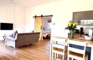 Bespoke 1 Bedroom Barn by Stansted Airport & Holiday Parking - Foto 2
