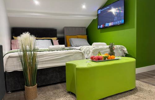 Southgate Luxury Apartments-Jaquzzi Bath-Private Parking- suitable for contractors - Foto 46