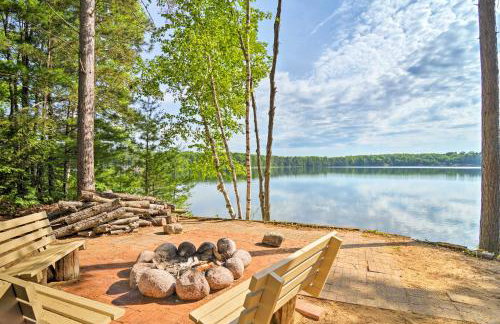 Lakefront Cabin with Private Dock and Beach! - Foto 30