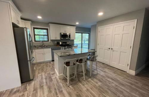 Private 4 Bedroom Home with a hot tub - Foto 4