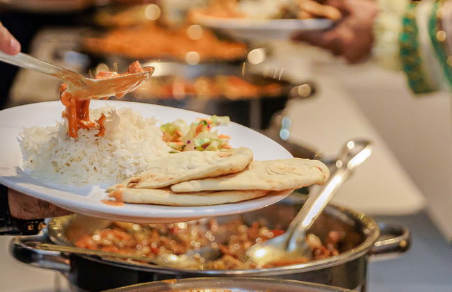 Clase de cocina y comida con una familia india - Foto 5