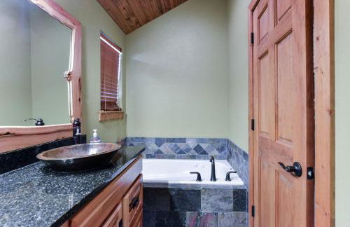 Luxury Lakefront Chalet Resort 2 Pools FREE Amenities Dock MiniGolf Waterslide - Foto 16