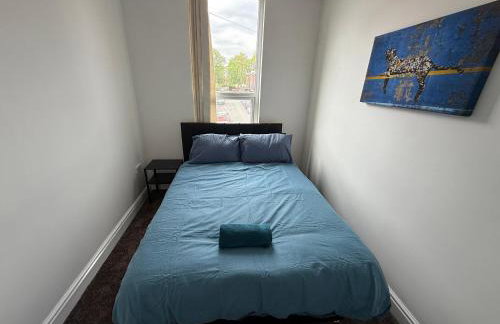Leeds Serviced Accommodation - Apartments - 3 Bed House-Close To Centre -M621 & M1 - Contractors - Business Travellers - Families - Photo 19