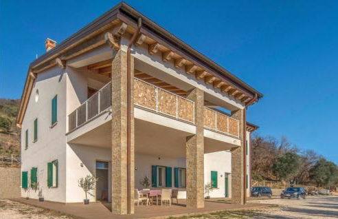 Awesome Apartment In Valnogaredo Pd - Foto 1