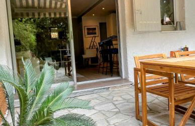 "Saint-Tropez" Superbe appartement avec Terrasse Jardin et Parking privé - Photo 16