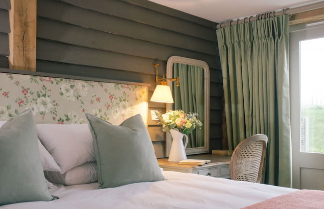 Retreat East - Photo 4