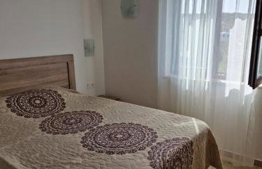 Apartments by the Beach with Pool and Lounge Beds - Miral Apartments - Foto 21
