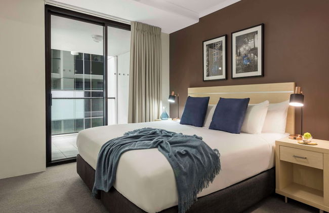 Oaks Brisbane River City Suites - Photo 30