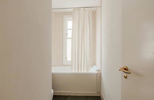 Comfortable modern 1 bedroom Apartment - Photo 6