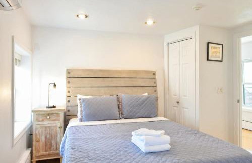 Gorgeous water views in the center of town - Foto 12