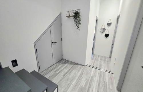 Modern Duplex Penthouse Panoramic Views & Parking - Foto 29