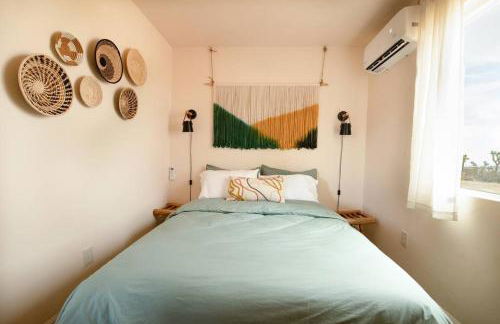 Cryptic Cabin-Tranquil Bohemian Getaway w/Hot Tub - Foto 9