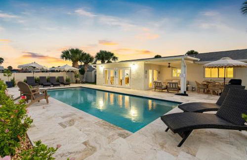 Brand New Saltwater Pool! - Waterfront Canal - Luxury Home - Foto 63