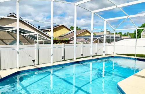 Amazing Pool Spacious 3BR House near Disney - Photo 22