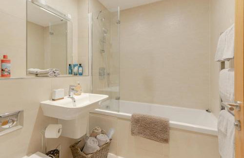 Elegant Epsom Family - Photo 27