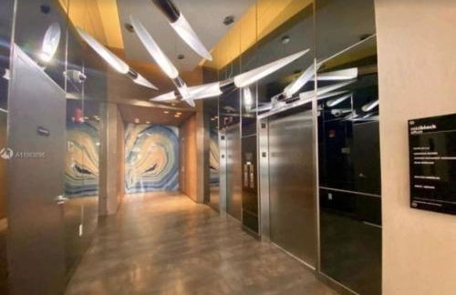 Classy 2BD 2BTH at Midblock with FREE PARKING - Foto 18