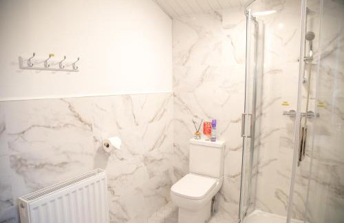 Lucky Home 15 - Near BAE, Docks, Lake District - Ideal for Trade & Family - 2 Bedrooms - One Double Bed in Each Bedroom - Max 4 Guests - Photo 28