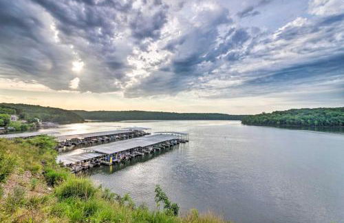 Deck, Pool and Views Lake of the Ozarks Condo - Foto 22