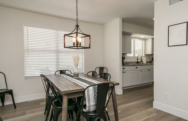 Upgraded 4-bdrm Beautiful Home W/pool! - Foto 26