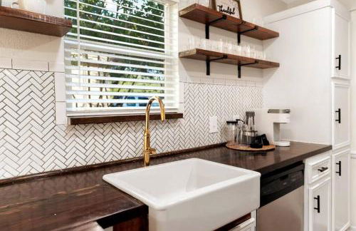 Charming & Bright W Lounging Pool and Hot Tub - Photo 30