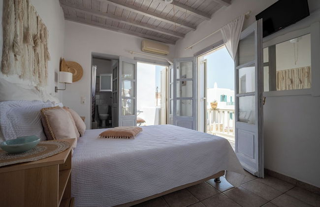 Mykonos Twins - Photo 40