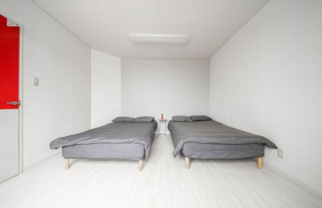 ROADSIDE HOUSE - Photo 6