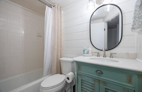 Cozy One-Bedroom Coastal Retreat - Walk to Beach - Foto 15