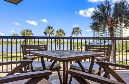 Seashell Retreat - Beachfront Condo with Pools and Cabanas - Foto 17