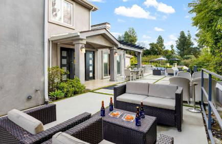 LA Hillside Retreat w Pool Views Fire Pit Outdoor Lounging Casa Bellagio by AvantStay - Foto 55