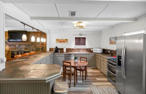 Lakefront Cabin with Private Dock - Foto 10